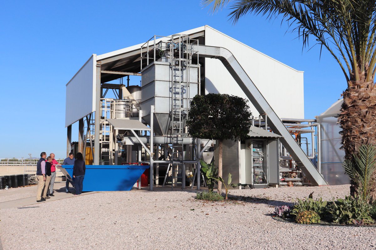 esamur_aguas's tweet photo. 📍La planta piloto del proyecto 🇪🇺 @dry4gas ubicada en la EDAR de San Javier y gestionada por @esamur_aguas despierta el interés de empresas relacionadas con el sector hídrico. #Lodo #Compost #EnergíaSostenible ♻️#EconomíaCircular ℹ https://t.co/09AAKrxRJM https://t.co/tfJAfyuD07