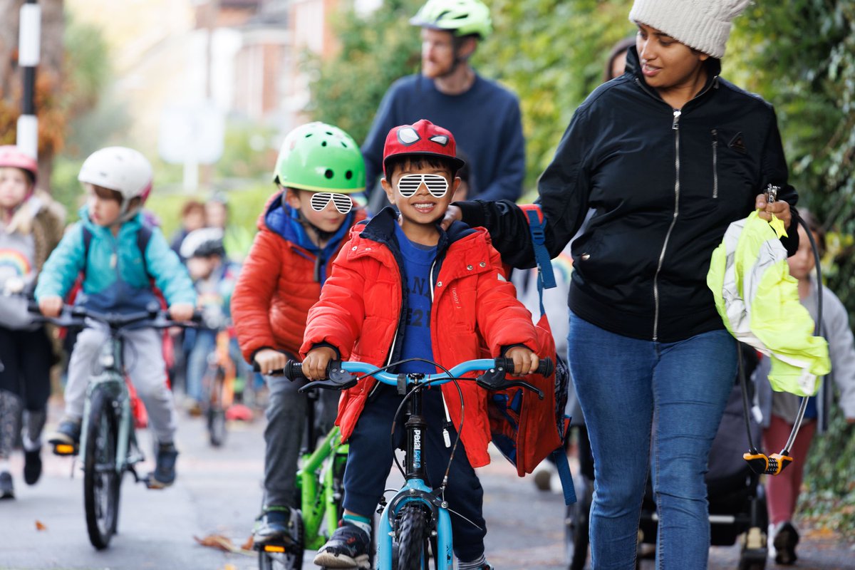 What on earth is a BIKE BUS I hear you ask?
🚲🚲🚲🚲🚲🚲
A group of kids cycling together along a set route can be a #BikeBus with a few adults supervising the ride to keep everyone safe. 

We’d love to see more parents + schools working jointly to organise these.

#FridayWeCycle