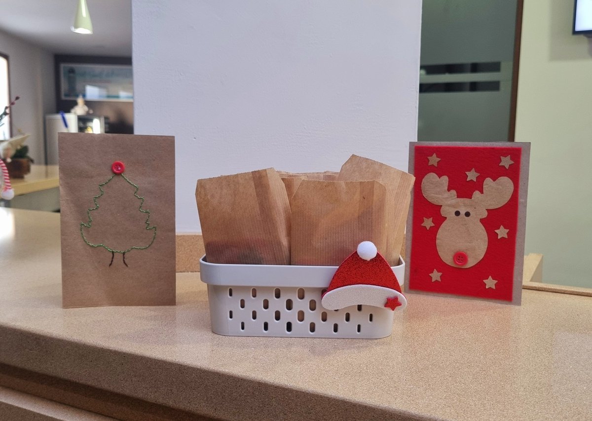 Come to #RoyalTenerifeCountryClub, get your #recycled christmas card or christmas magnet and help us to raise money for #WeAreWater foundation. @Marialuisagarec @Oscar3637483977 @NuriaNaiaraBorj @Milacompi @JuanjoTenerif @SoniaMerayo @NoemiSeco_12