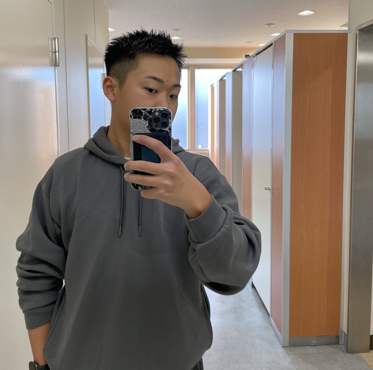 最近はずっと黒髪短髪！