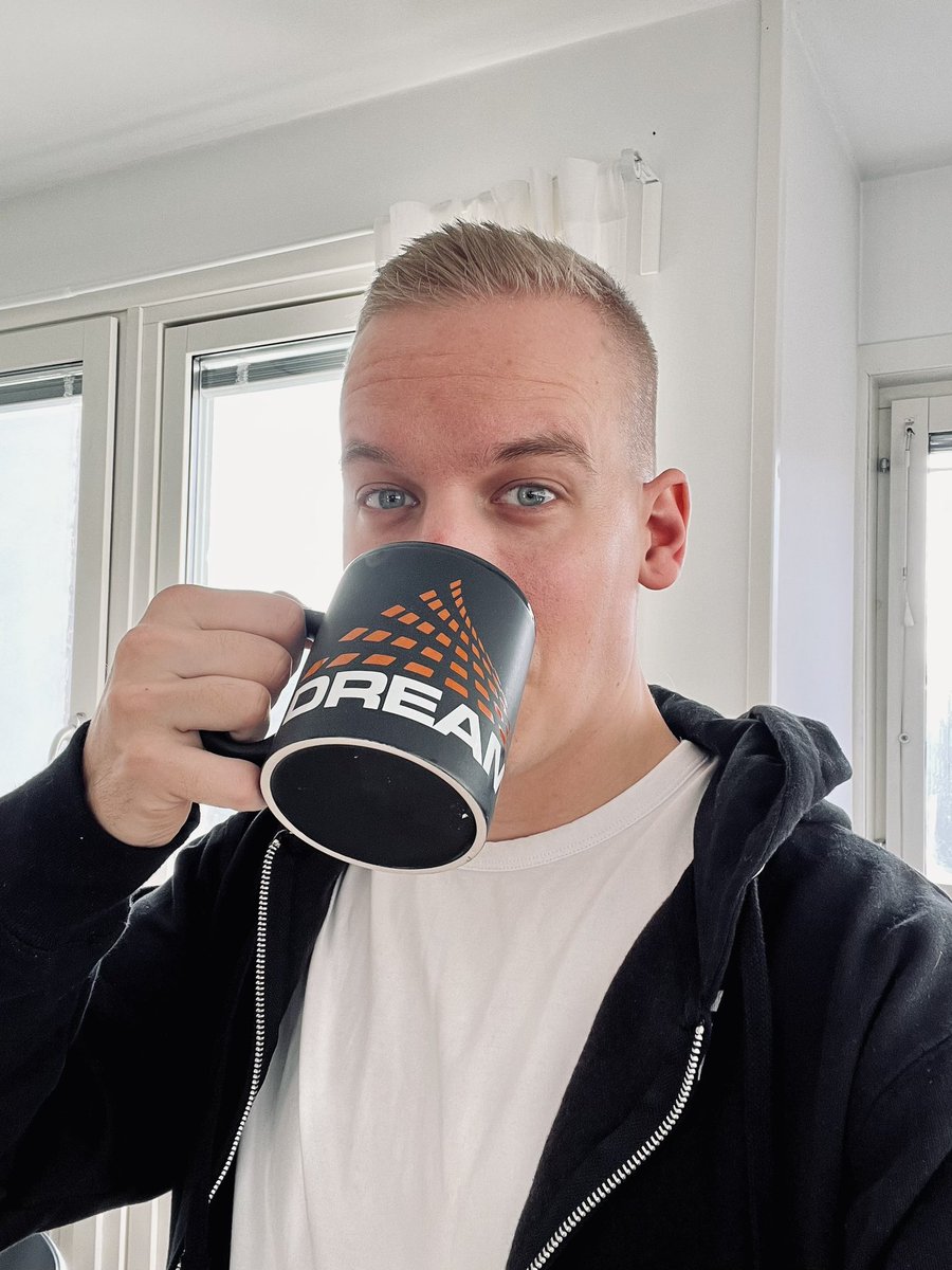 Getting prepared for <a href="/DreamHack/">DreamHack</a> with a cup of coffee, I’ll be seeing all you cool people in a few hours! #DHW