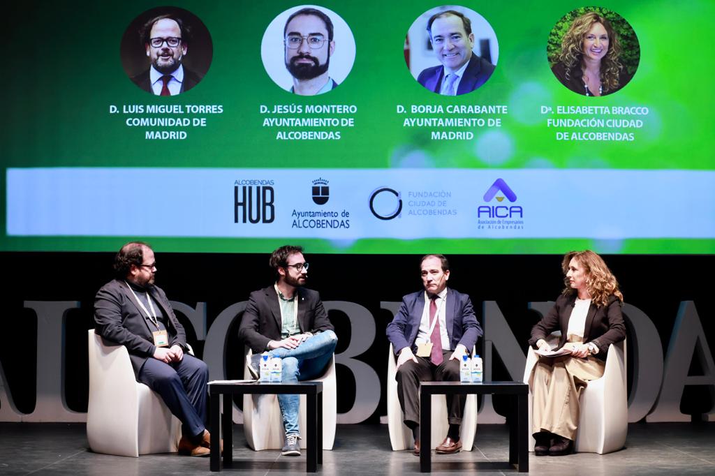 Alcobendas_ayto's tweet photo. 🚙 ♻️ Más de 200 personas y 130 empresas han impulsado la #movilidadsostenible desde #Alcobendas en el #GreenMobilitySummit.
🏆Y se han entregado los #PremiosAlcobendasHuellaCero que reconocen las mejores prácticas en nuestra ciudad para reducir las emisiones. https://t.co/QFbcLoJ7bD