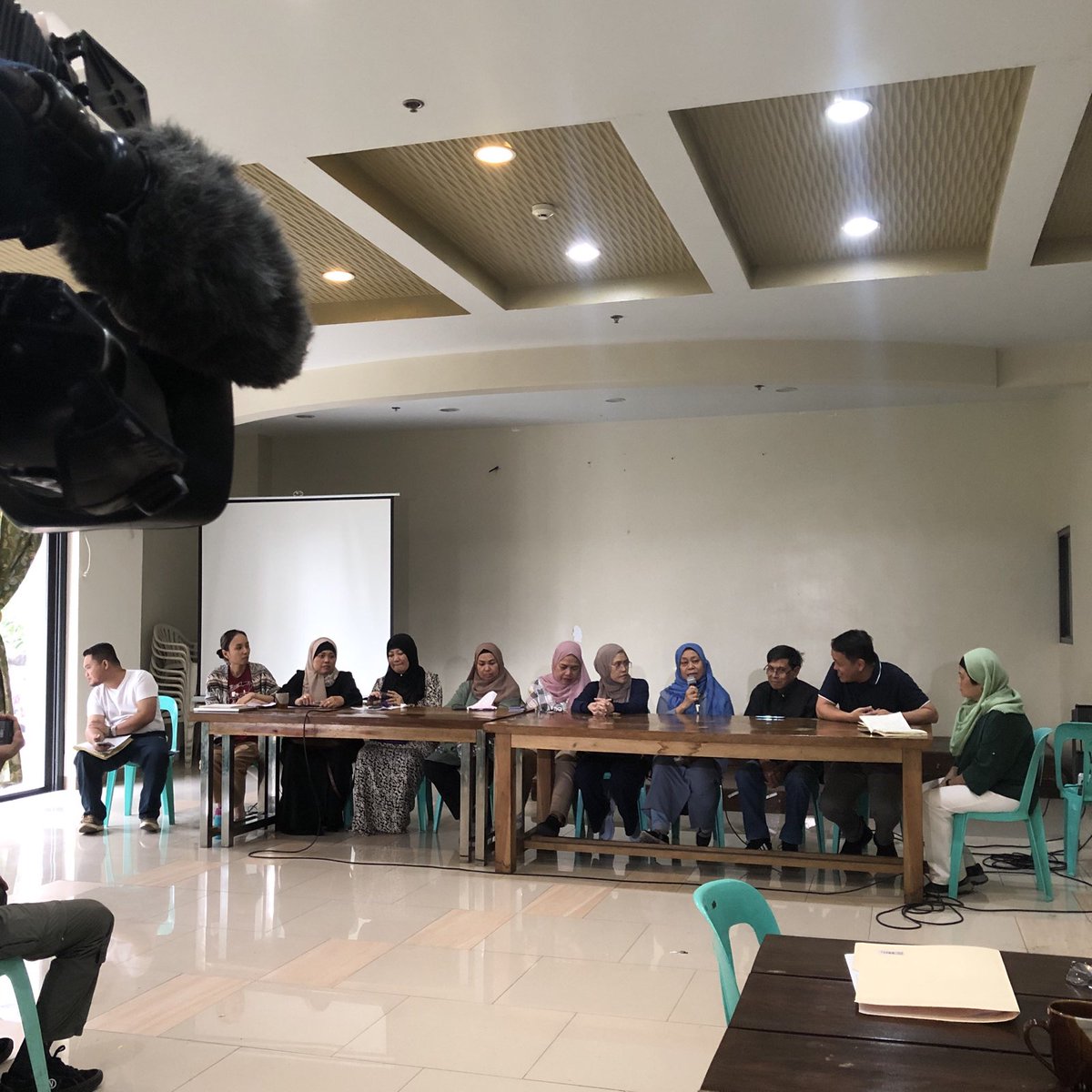 Filipino-Palestinian refugees from Gaza held a press conference earlier this afternoon at the Cathedral of St. Mary and St. John, QC to calling for a concrete and comprehensive government program for their current situation. They highlighted their experiences and difficulties…