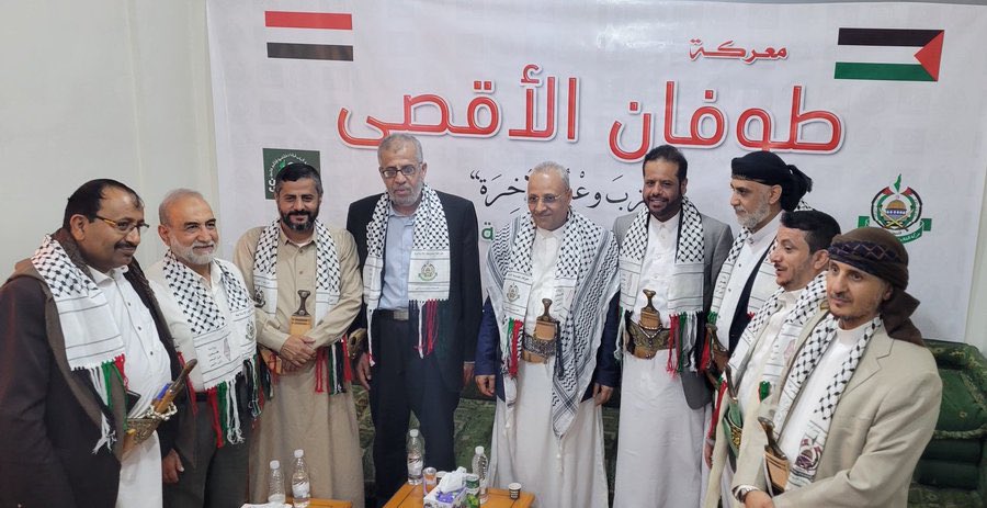 بؤر الإرهاب تتجمع لتصدير الإرهاب :  

ظهور جديد لأعضاء الإصلاح في لقاء بمليشيات الحوثي الإيرانية في #صنعاء بذريعة دعم عملية طوفان الأقصى في سياق استراتيجية استغلالهما للقضية الفلسطينية
تحالف الإخوان والحوثي ليس وليد اللحظة وإنما صورته باتت واضحة للكل ،