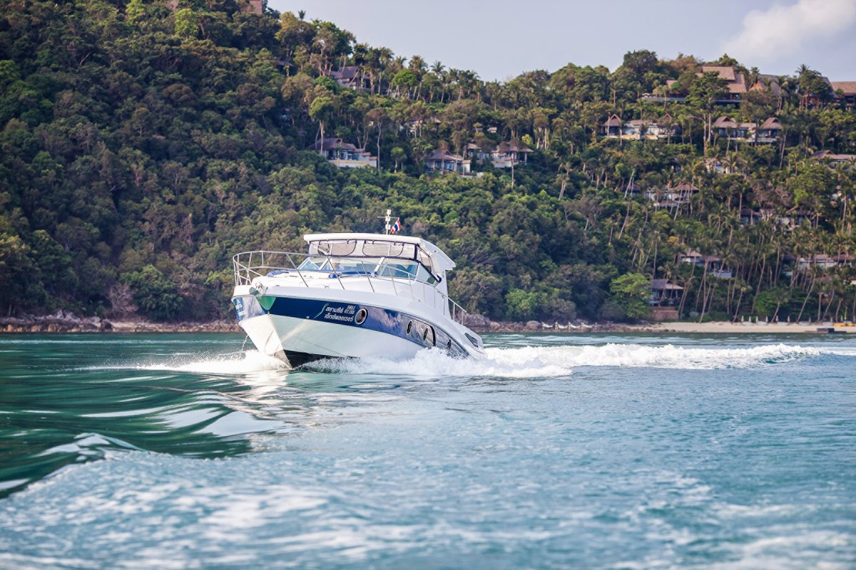 FSThailand's tweet image. Sail away and explore Samui's stunning coastline, aboard our luxury yacht - indulging in thrilling activities and soaking up the sun along the way. Go island hopping through the link bit.ly/fskoh_experien… . #fstakeyourtime #fskohsamui