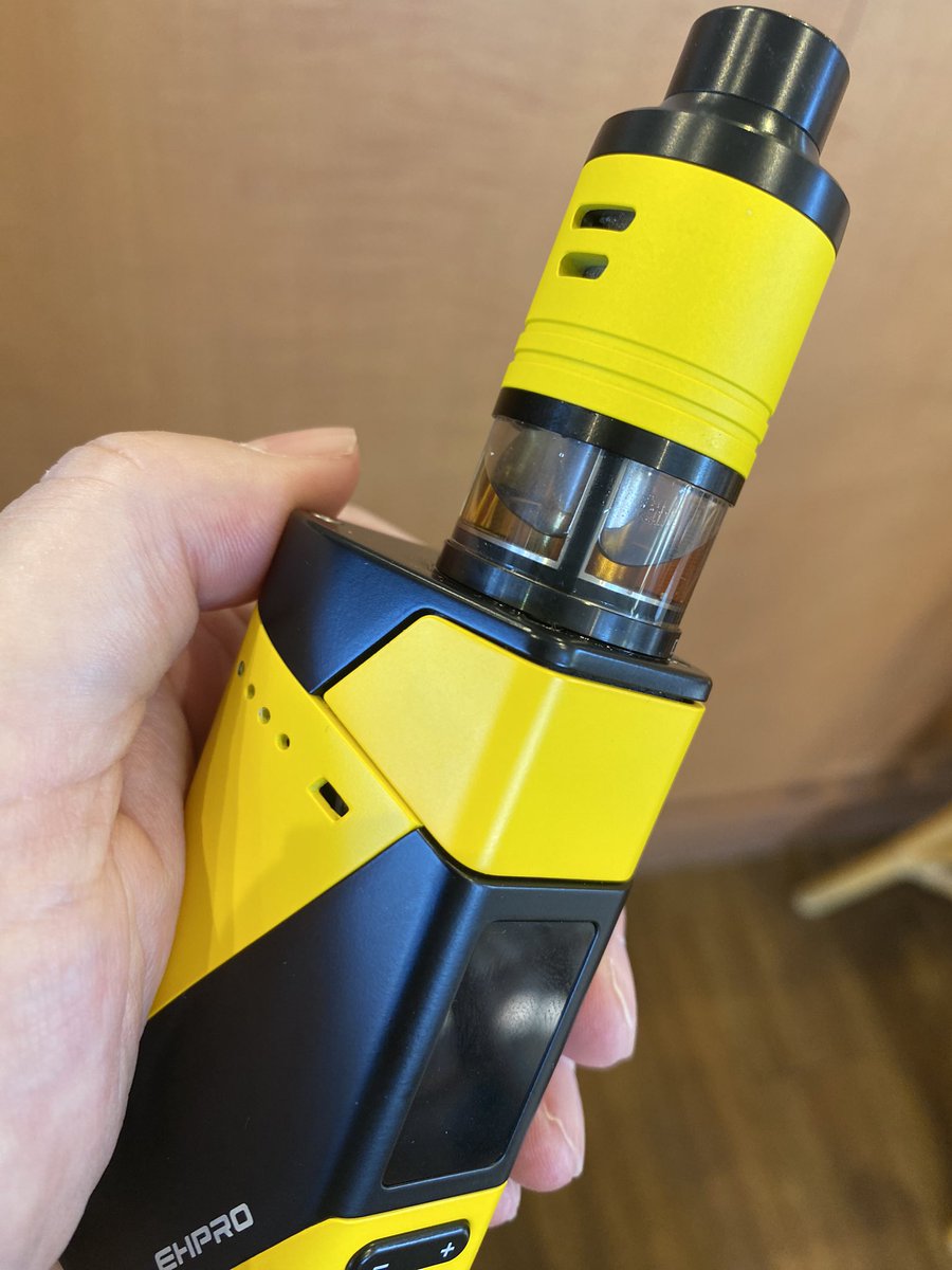 CTHRAG_YASKA's tweet image. 今日のブランチは、すき家で坦々鍋。

ちょっと汗かく、幸せな辛さ。饂飩も沢山入ってて、いい感じ………

もうちょっといい肉で食べたい！

さて、Fusionさん。久々のDLアトマなので、咽せて上手く吸えない。
混じったフレーバーはいい感じです！

#すき家
#肉味噌牛担々鍋
#Ehpro 
#2_in_1FusionKit