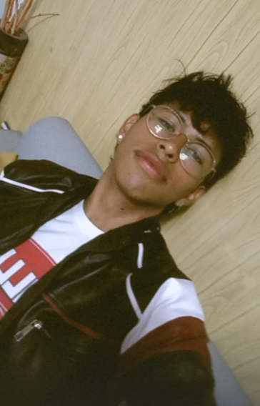 DANSTERACKERMAN's tweet photo. naa yo con gafas unico la subi a ig ( me encanto) https://t.co/nEmji9fOw9