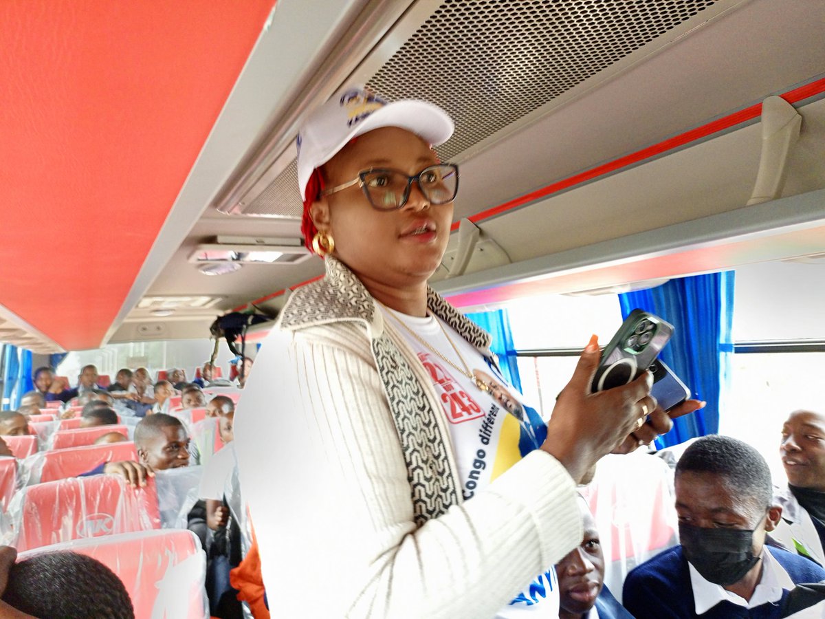 KANYSSYNERGIE's tweet photo. Soucieux de contribuer à la mobilité de la  population de la ville de Kolwezi, l'honorable Sénateur Michel Kanyimbu Candidat à la députation nationale au numéro 122 et a la provinciale 243, vient de mettre à la disposition du public les bus de transport en commun gratuit https://t.co/DH6VWC6hD2