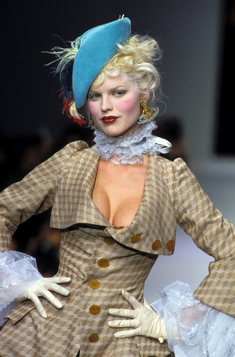 heslunars's tweet image. vivienne westwood fall 1995 RTW