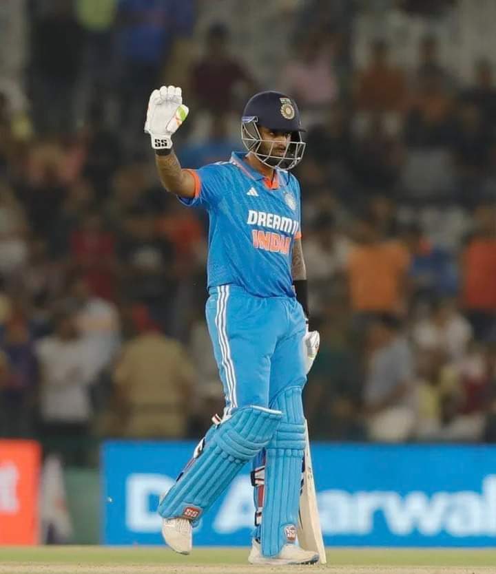AWDHESH5759's tweet photo. Mr. 360 डिग्री क्रिकेट इतिहास में पहली बार कोई बहुजन मूलनिवासी कप्तान बना है ।
स्वागत नही करोगे Mr. 360 डिग्री का
🙏
#suryakumaryadav https://t.co/kVR1KKG8Iq