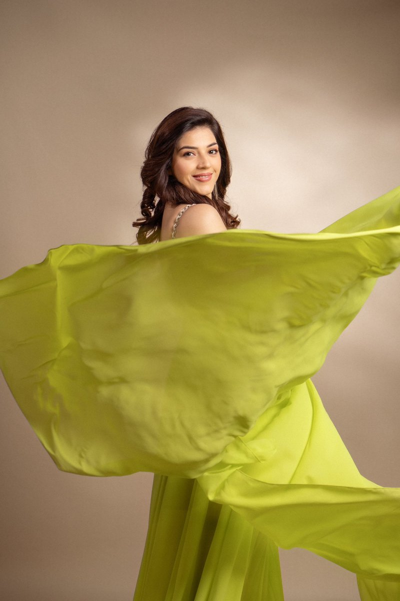 J SOLUTIONS MEDIA®️ (@jsolu_tions) on Twitter photo Slaying those glamour looks, one at a time!
#MehreenPirzada <a href="/Mehreenpirzada/">Mehreen Pirzada👑</a> #jsolutions Slaying those glamour looks, one at a time!
#MehreenPirzada <a href="/Mehreenpirzada/">Mehreen Pirzada👑</a> #jsolutions