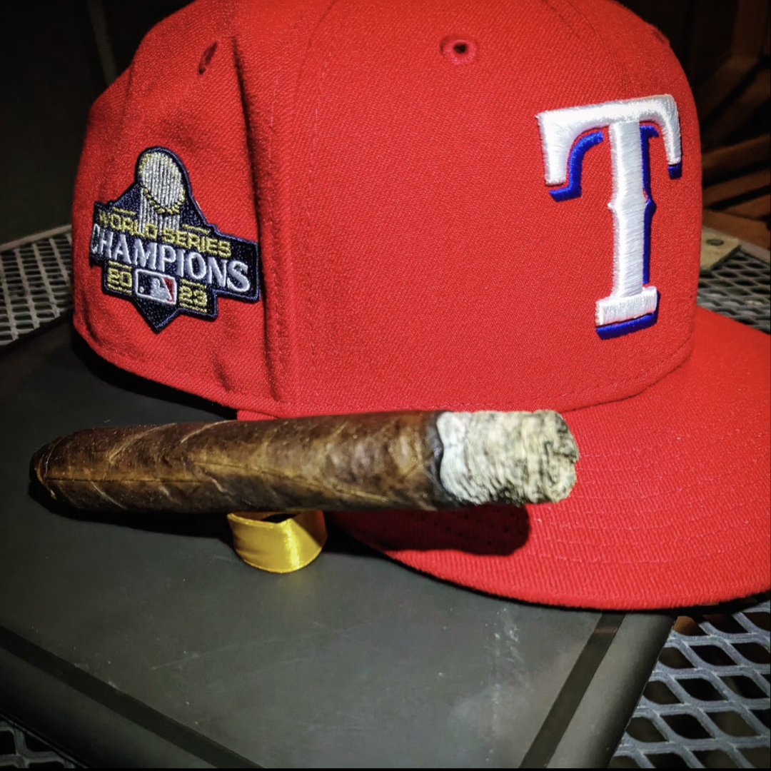 Thankful for the World Series Champions Texas @Rangers! Also for Broadleaf, @TheCrownedHeads, and this awesome blend #YellowRose! #WentAndTookIt #CYOP #CrownedHeads