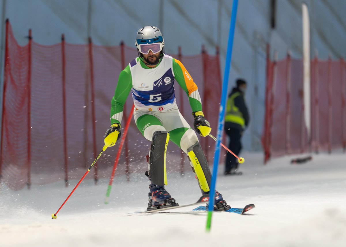 IIS_Vijayanagar's tweet photo. #ICYMI, India won a FIRST EVER Gold medal at the FIS International Ski Races, courtesy #TeamIIS' Arif Khan. 🥇⛷️🇮🇳
Khan, who is a part of the Institute's SBIG Winter Sports Programme, improved on his earlier 3rd place finish, by winning the Slalom event at Ski Dubai.
Congratulations, Arif! 🎉

#CraftingVictories #Skiing #WinterSports