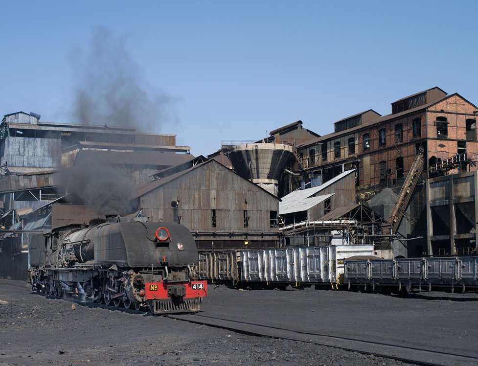 zimpropertynews's tweet image. 🚆 🌱  #ZimRailRevival #EconomicGrowth 
Rails of Renaissance: Propelling Zimbabwe&apos;s Industrial Resurgence through Strategic Collaboration and Innovation;

In the heart of Zimbabwe&apos;s economic renaissance lies a transformative vision centred around the revitalization of its rail…