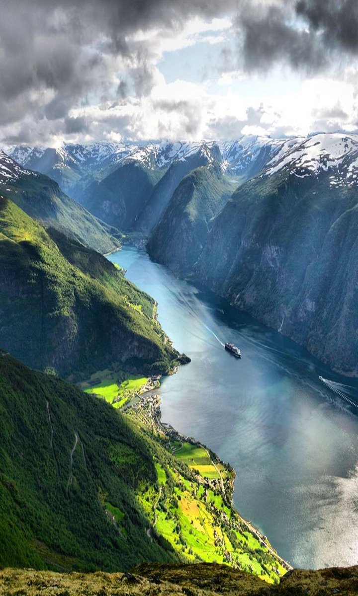 Rivers carve stories into the heart of mountains. 'Flow with purpose, dance with nature.' 🏞️💫 Norway for you🤩 #NorwegianNarratives #MountainElegance #NatureQuotes #RiverWisdom