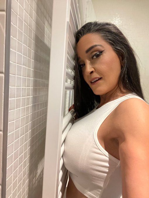 Good morning, now it feels like Siberian conditions. It is so cold that I have to warm up on my warm<a href="/tag/cold"class="tags"><span>#cold</span></a><a href="/tag/winter"class="tags"><span>#winter</span></a><a href="/tag/coldweather"class="tags"><span>#coldweather</span></a>