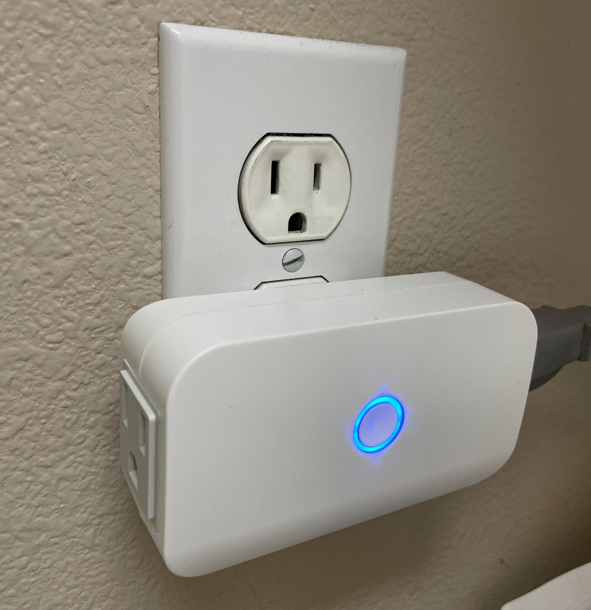 wholovesburrito's tweet image. Just installed my first @arkreen_network smart plug.  Being rewarded for sharing my energy consumption data.  #DATIS #DePIN