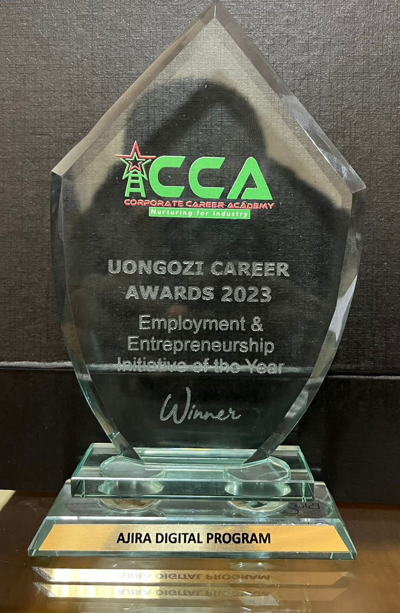 eMobilis's tweet photo. 👏🎉🎈🎉Congratulations to the entire @AjiraDigital fraternity championed by eMobilis for scooping the Uongozi Career Awards 2023- Employment & Entrepreneurship Initiative of the Year category.
#TheFutureWorksOnline #EAEmployabilitySummit @KEPSA_KENYA @youngafricawks https://t.co/CppxdIfPUC
