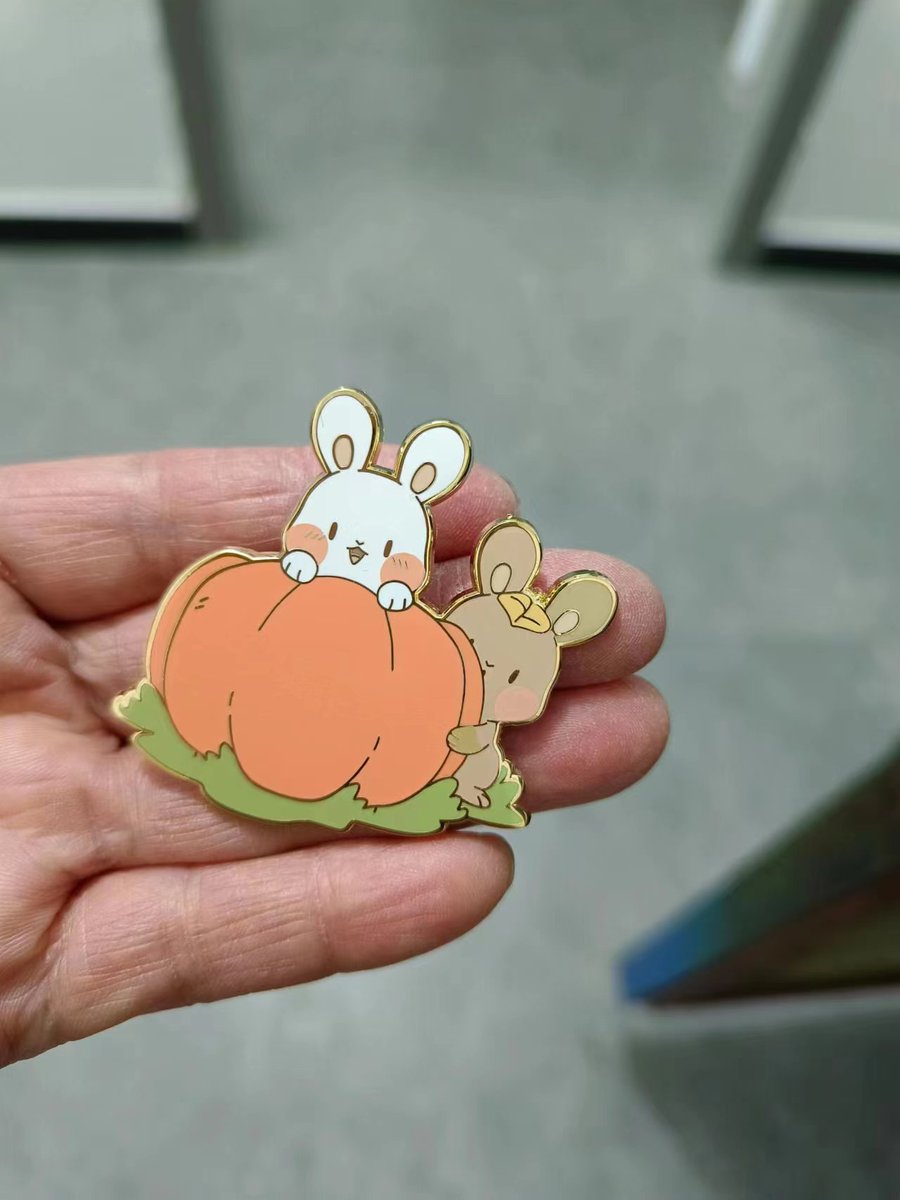 The size and quality of this item is amazing! Beautiful colors and cute details! Love the bunny pin😍
.
.
#pins #enamelpins #enamelpin #lapelpins #bunnypins #rabbitpins #pinshop #pinsinstagram #pinsforsaleortrade #cutepins #kawaiipins #pinlover