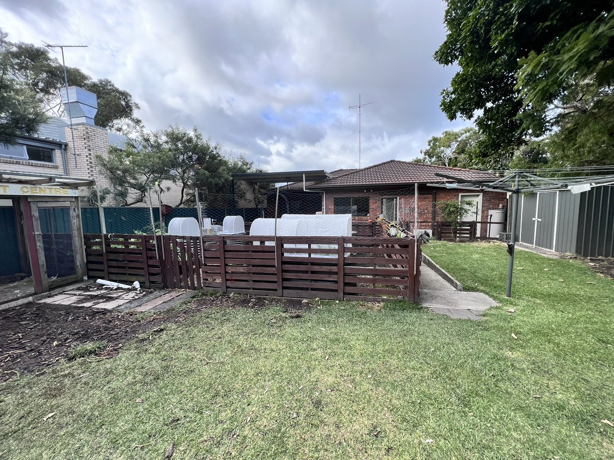 Ebbs House in Sydney is a transitional residential house that is home for people who have fallen into difficult times.The community greening team at RBG Sydney have supported residents who have built a thriving veggie patch along with chickens this week #gardeningaustralia <a href="/ABCTV/">abctv</a>