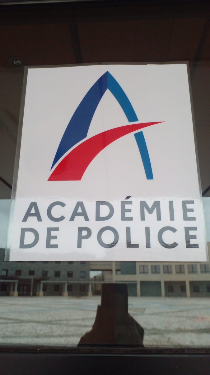 RaidAventureRAO's tweet photo. [#JMPB] Hier, la pièce de théâtre JE ME PORTE BIEN sur les #violencesfaitesauxfemmes portée par @RaidAventureRAO était jouée à l'école nationale de #police de #Roubaix.
L'objectif ? Sensibiliser les futurs Gardiens de la Paix à ce fléau.
Cette année, elle aura été jouée dans 8 écoles de l'académie de Police, dont les écoles qui forment les futurs cadres de la @PoliceNationale, les officiers et Commissaires de Police.