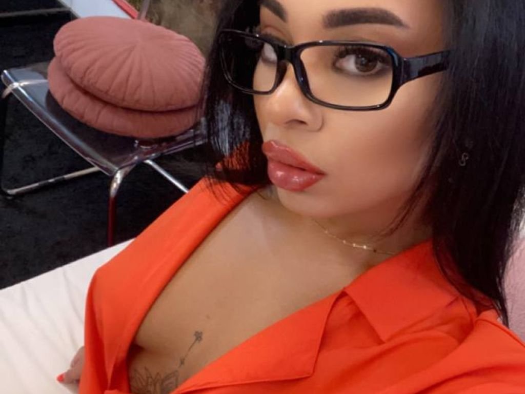 MadayLux's tweet photo. I'm online right now on SkyPrivate - pay-per-minute system for Skype live shows. Call me right now in private here: https://t.co/ZbvBThuUCK https://t.co/7i445YE4IZ
