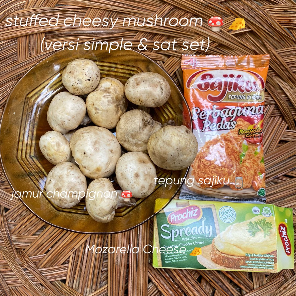 wnisekai's tweet photo. ☆ミ recook Stuffed Cheesy Mushroom

jiakh, aku salah pilih keju, harusnya pake keju mozzarella :( but this isn't too bad sih. enak! jamurnya kenyal, tepungnya krispi n pedes, ditambah keju nya yg lumer 🤤

— bahan;
🍄 jamur champignon
🧀 keju mozzarella
🫙tepung sajiku pedas 

1. buang buntut jamur champignon, terus agak tekan ke dalam supaya membentuk cekungan
2. lalu isi bolongan dengan MOZZARELLA CHEESE yg sudah dipotong-potong kotak, sesuai dengan ukurang bolongan jamur. 
📝 aku sarankan pake Mozarella Cheese aja, soalnya kl pake Spready Cheese isinya ambyar pas digoreng nanti 🤣
3. campurkan tepung sajiku pedas & air secukupnya, jangan terlalu cair dan jangan terlalu kental. terus cemplungin jamur champignon ke dalam adonan tepung. siram-siram sampai tepung menyelimuti seluruh jamur
4. siapkan minyak yg sudah panas, goreng jamur yg sudah dilumuri tepung. goreng sampai kecoklatan. kl udah mateng, tiriskan sampai minyak turun. UDAH DEH~