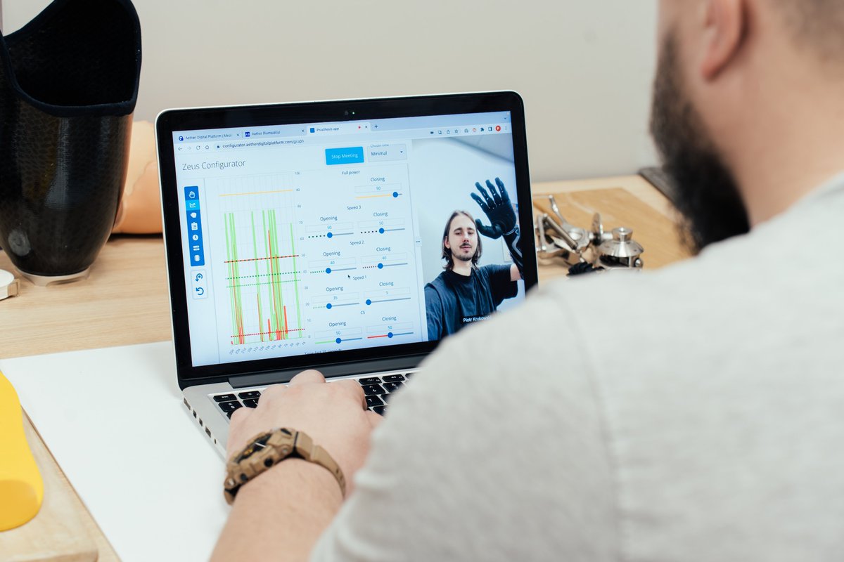 AetherBiomed's tweet image. Enjoy the benefits of digital integration with Zeus bionic band, enabling remote configuration, communication, and monitoring of settings and EMG.

Connect with us via our website to assist your patients in starting a transformative journey!

#bionichand #amputee #zeus #zeushand