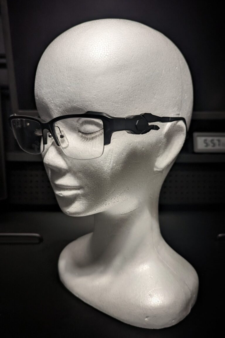 kuronepc's tweet photo. ˋˏ #ゲーミングメガネ ˎˊ 

レビュー記事書きました🐰
📝 https://t.co/HZusbcwJMs

🕶️ヘッドホンをしたまま装着可能！
🕶️自然な見え方がするクリアレンズ！
🕶️ブルーライト38%以上カット！

長時間のPC作業で目の疲れを軽減するアイテムです😎
#Bauhutte  #PCデスク快適化計画 https://t.co/r5sKDXGvHE