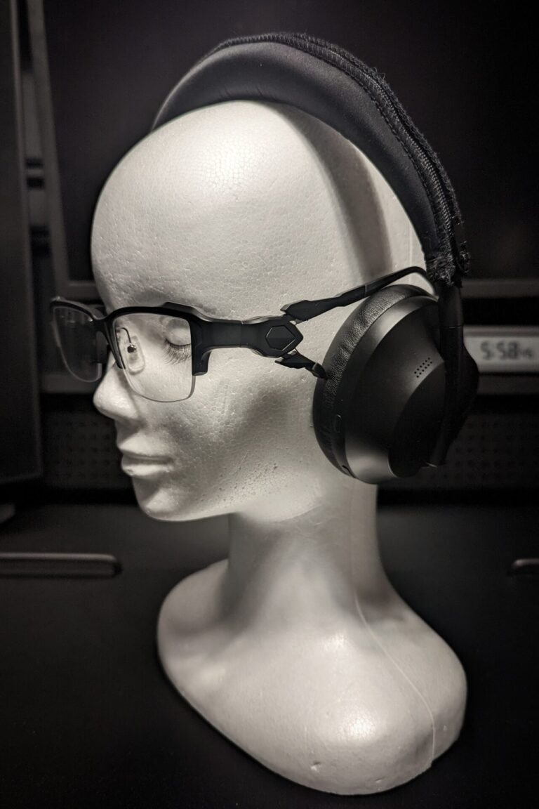 kuronepc's tweet photo. ˋˏ #ゲーミングメガネ ˎˊ 

レビュー記事書きました🐰
📝 https://t.co/HZusbcwJMs

🕶️ヘッドホンをしたまま装着可能！
🕶️自然な見え方がするクリアレンズ！
🕶️ブルーライト38%以上カット！

長時間のPC作業で目の疲れを軽減するアイテムです😎
#Bauhutte  #PCデスク快適化計画 https://t.co/r5sKDXGvHE