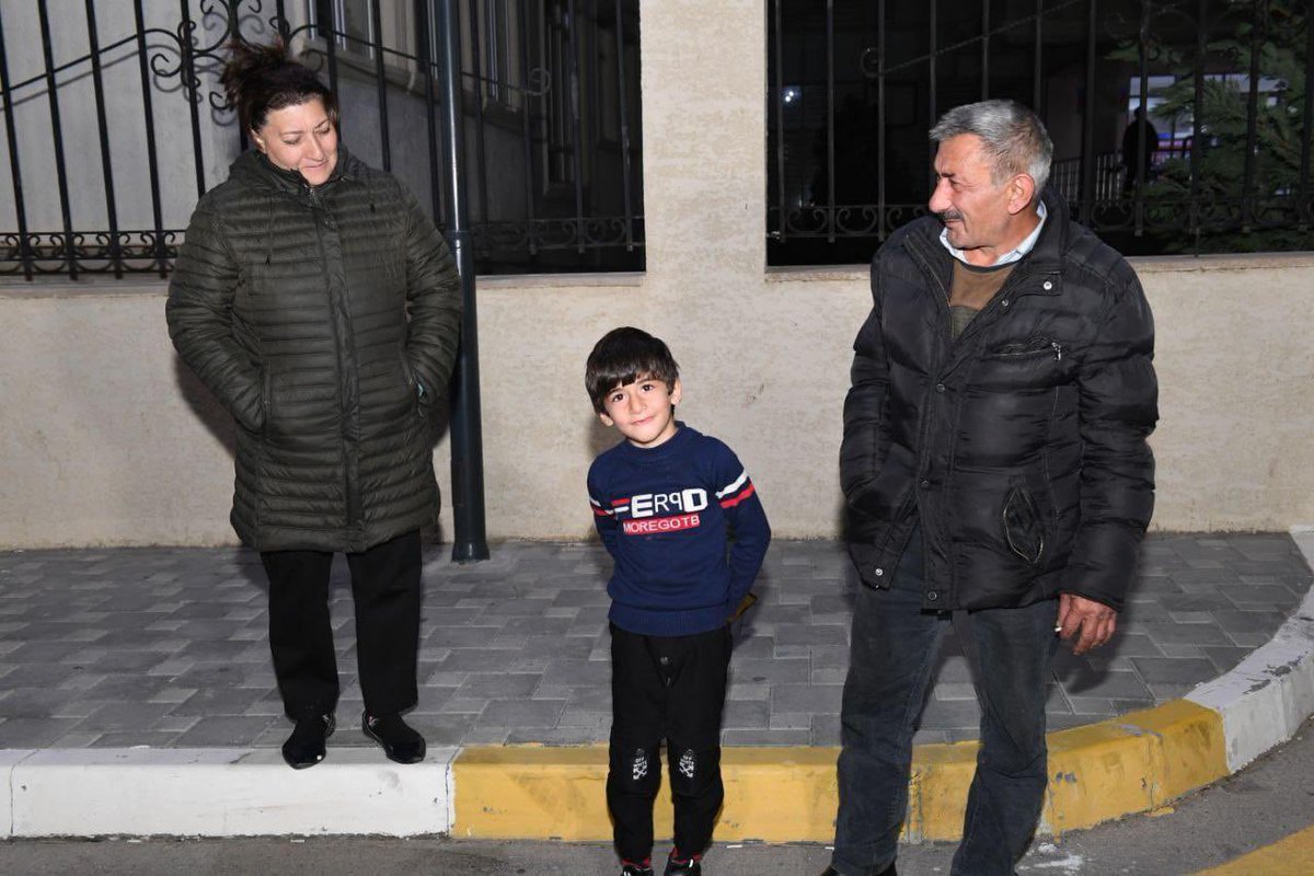 CaliberEnglish's tweet photo. 🇦🇿The relocation of former IDPs to the restored town of #Fuzuli continues in accordance with President Ilham Aliyev's #order.
▪️Today another migration convoy left the Gobu Park 3 residential complex in the #Garadagh district of #Baku city. At this stage, 25 more families - 72 people - are returning to Fuzuli #town. Thus, permanent residence of 283 families, or 1000 people in Fuzuli town has been ensured.
▪️It should be noted that Fuzuli residents returning to their native land will be settled in new houses.
💭"I am very excited about returning to my dear land after 30 years", - Fuzuli resident Usara Hasanova said before leaving for her hometown.
#CaliberAz #news #politics #PoliticalNews #PoliticsToday #Karabakh #KarabakhisAzerbaijan #Baku #Caliber