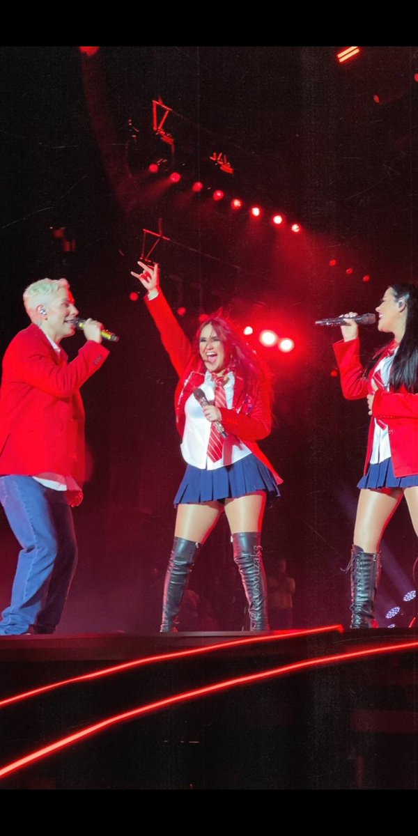 Ver esa cara de felicidad y de ver como se lo disfrutó se la gozó al 1000% y de como la dió toda neta que no tiene precio Monterrey es tan importante para ella y verla asi me da tanta felicidad y nostalgia por verte asi siempre <a href="/DulceMaria/">Dulce Maria</a>