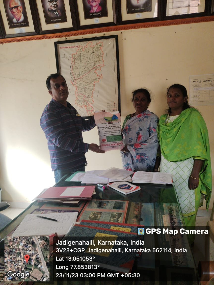 AHVS_Karnataka's tweet photo. ದಿನಾಂಕ: 24/11/2023 ರಂದು ಬೆಂಗಳೂರು ಗ್ರಾಮಾಂತರ ಜಿಲ್ಲೆಯ ವಿವಿಧ ಪಶು ಆಸ್ಪತ್ರೆಯಲ್ಲಿ ರೈತರಿಗೆ ಮೇವಿನ ಬೀಜದ ಕಿರು ಪೊಟ್ಟಣಗಳನ್ನು ಡಾ.ಜಗದೀಶ್ ಕುಮಾರ್, ಉಪನಿರ್ದೇಶಕರು(ಆಡಳಿತ) ರವರ ನೇತೃತ್ವದಲ್ಲಿ ವಿತರಿಸಲಾಯಿತು.
#Banglorerural #Distribution https://t.co/OdoxS2vJmH