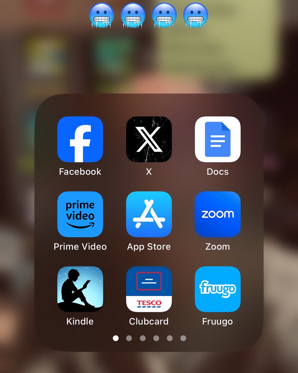 A few years ago <a href="/thehomeedit/">The Home Edit</a> made me order my apps by colours.
I have never moved X because I want it to remember where it came from. #twitter