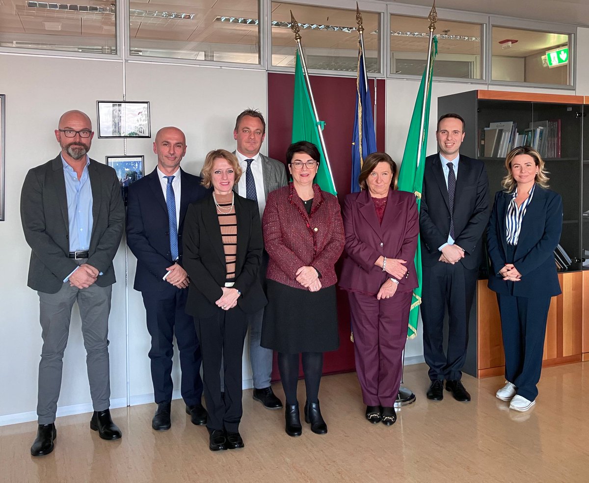 ncontro preparatorio in vista dell'evento #DallAppaltoAlSalario previsto per l'11 dicembre a Milano.

Una delegazione di Confcooperative Lavoro e Servizi ha incontrato il Vice Presidente del Consiglio Regionale della Lombardia, Giacomo Cosentino.

Siamo quasi pronti!