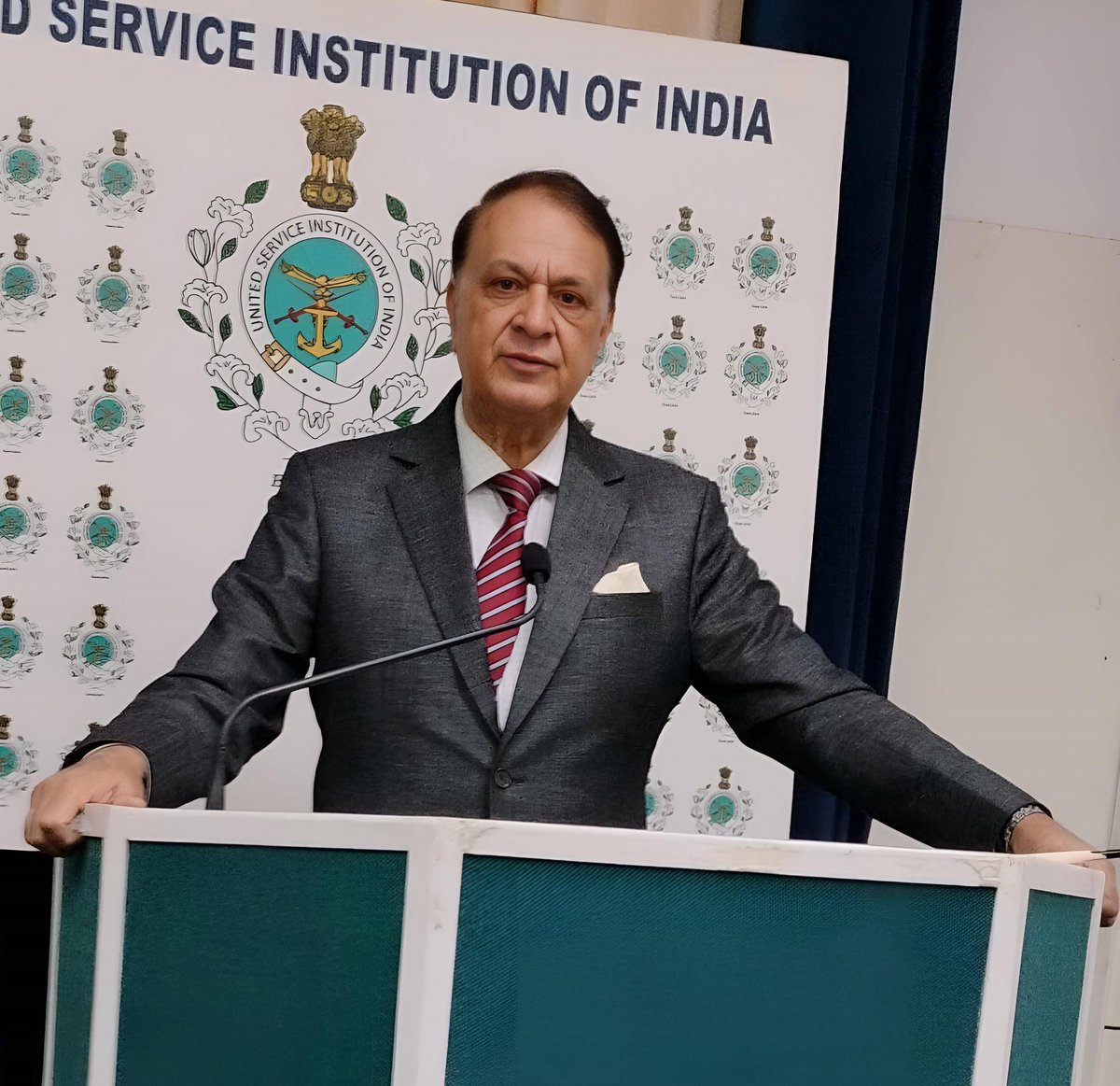 USIofIndia's tweet photo. 🇮🇳 Join the USI-CHMCS Seminar as we delve into the historic Battle of Haji Pir 1965 and the Battle of Tangail & Link-up Operation 1971. 🗣️ Maj Gen BK Sharma (Retd.) kicks off the event with insightful welcome remarks. 🎙️ #MilitaryHistory #USIEvent #WarStories https://t.co/hGHTqjKSxn