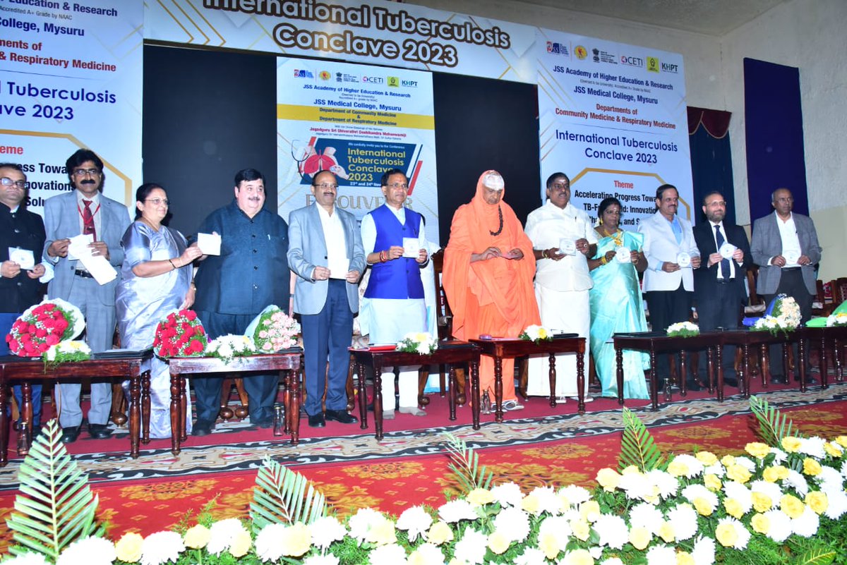 mahavidyapeetha's tweet photo. International Tuberculosis Conclave- 2023
The event was inaugurated by Sri Bhagwanth Khuba, Minister of State for New and Renewable Energy, Govt. of India in the divine presence of HH Jagadguru Sri Shivarathri Deshikendra Mahaswamiji on 22nd November 2023. https://t.co/nlCgSONbAg