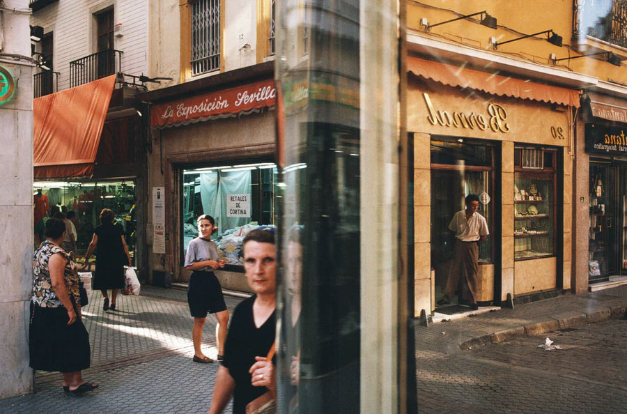 mixdevil66's tweet photo. #Dislocations: A Newly Reimagined Edition of #AlexWebb’s Long Out-of-Print Book @thamesandhudson https://t.co/0XopEQoVP1 #photography https://t.co/FAuw8CH3ia