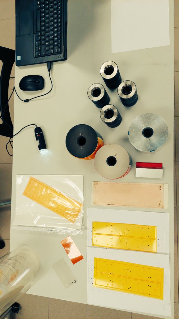 Manu_306's tweet photo. Flexographic printing class with thermocromic inks 😁
@FCTNOVA @CEMOP_Uninova https://t.co/r5zM35XiHr