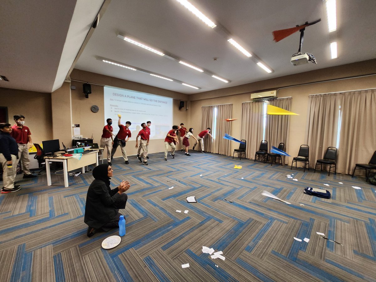 Engineer: A genius person who solves problems - it was a pleasure to work alongside @MsNadiaHalim to provide students insights into engineering as a career during our Careers Day @HELPISKL