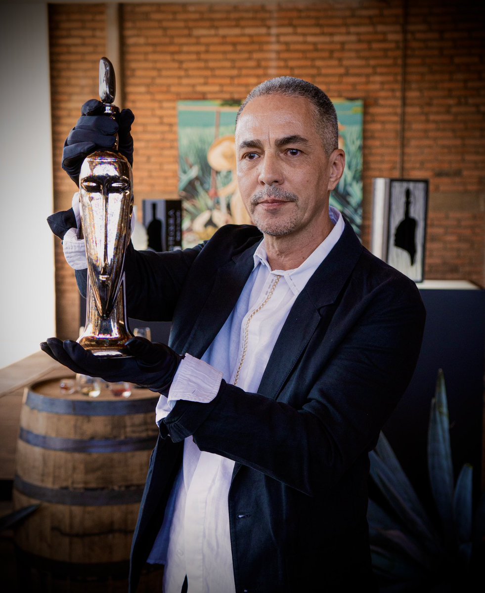 Paolodiverachi's tweet photo. The Most Expensive Tequila in the World Primis Evolution Platinum $5M USD by Paolo Di Verachi #tequila #primistequila #aaceramicas #danipalanques #triniroig #blacktequila #tequilanegro #diverachi https://t.co/7wNsfDtsW7