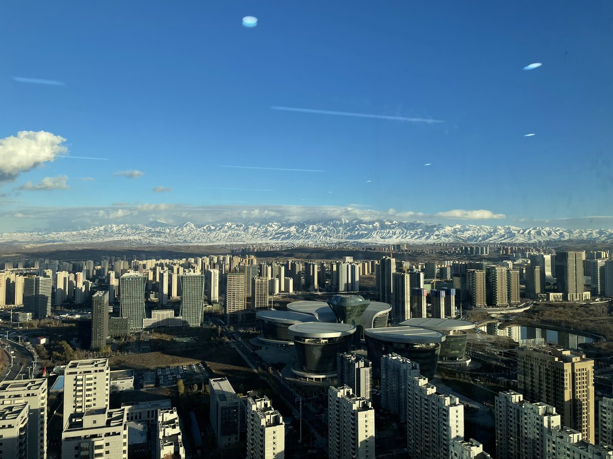 eso2026's tweet photo. 冬天最适合真空出门了不分男女 https://t.co/g8GZmRM6TB