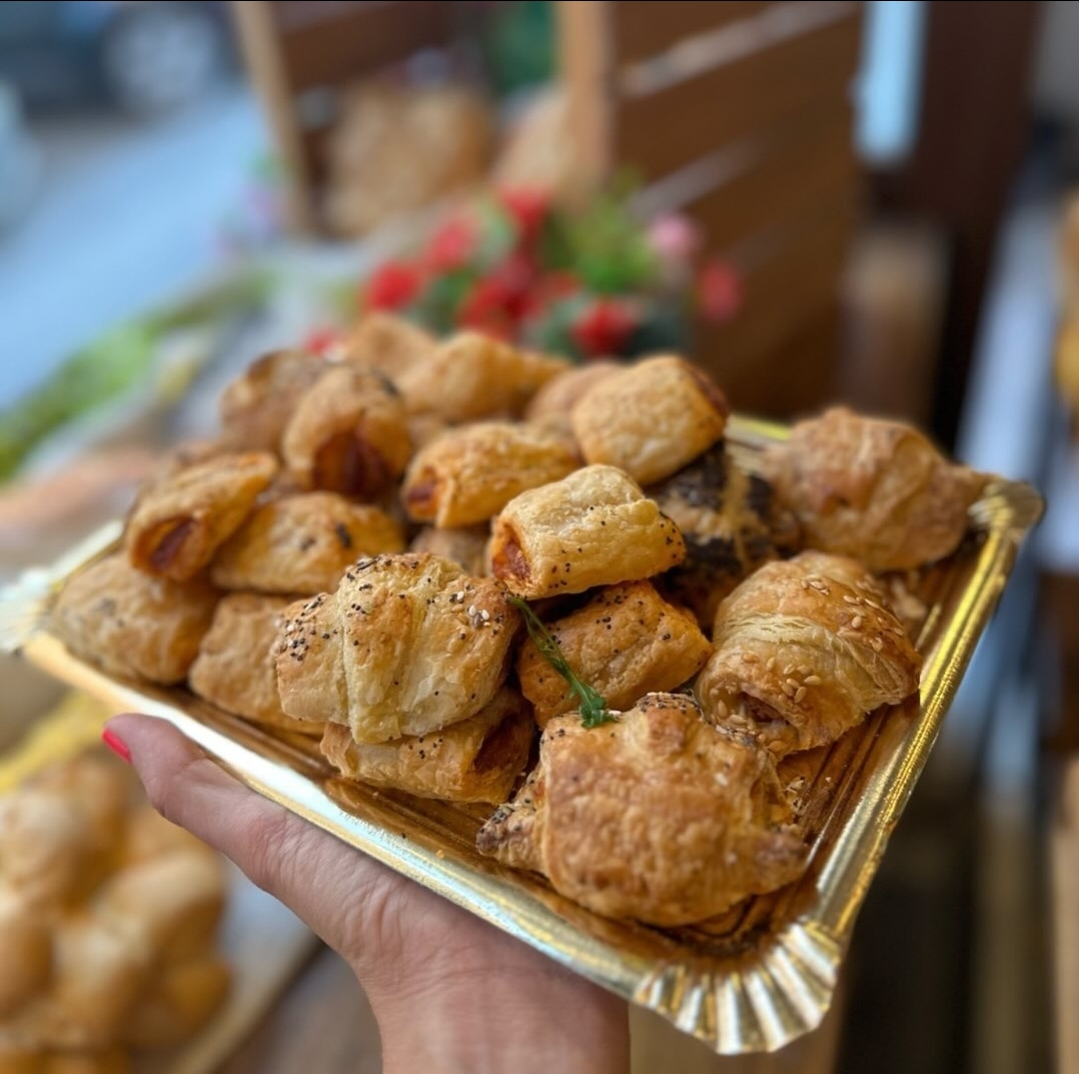 Buenos días. En la Tahona del Abuelo te preparamos nuestras deliciosas bandejas de surtido a medida.
¡Haz tu pedido ya!
Cabanyal 963712005
Serrería 963551376
Xúquer 963602515
#panaderiasvalencia #latahonadelabuelo #hornovalencia #artesanosvalencia #bandejasurtido