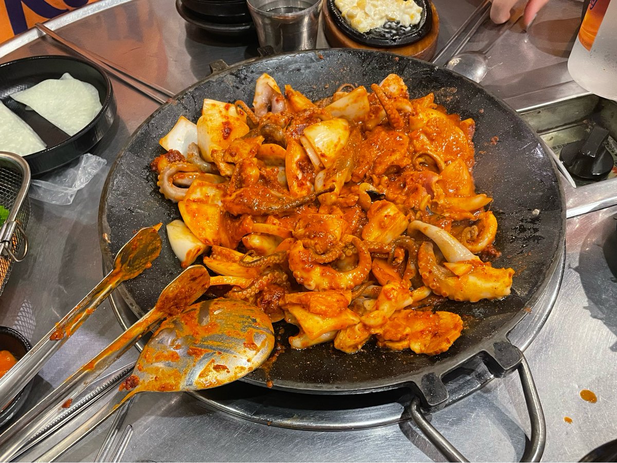 Matzipoppa's tweet photo. 부천역 가성비 맛집!

쭈꾸미 삼겹이랑 쭈구미 새우가 함께 나오는 곳인데
취향에 맞게 골라 먹을 수 있음 ㅎㅎ

플레이팅도 좋게 나오고 마지막에 볶음밥 비벼 먹는데
정말 맛있었음!! https://t.co/VKBgNoioxm
