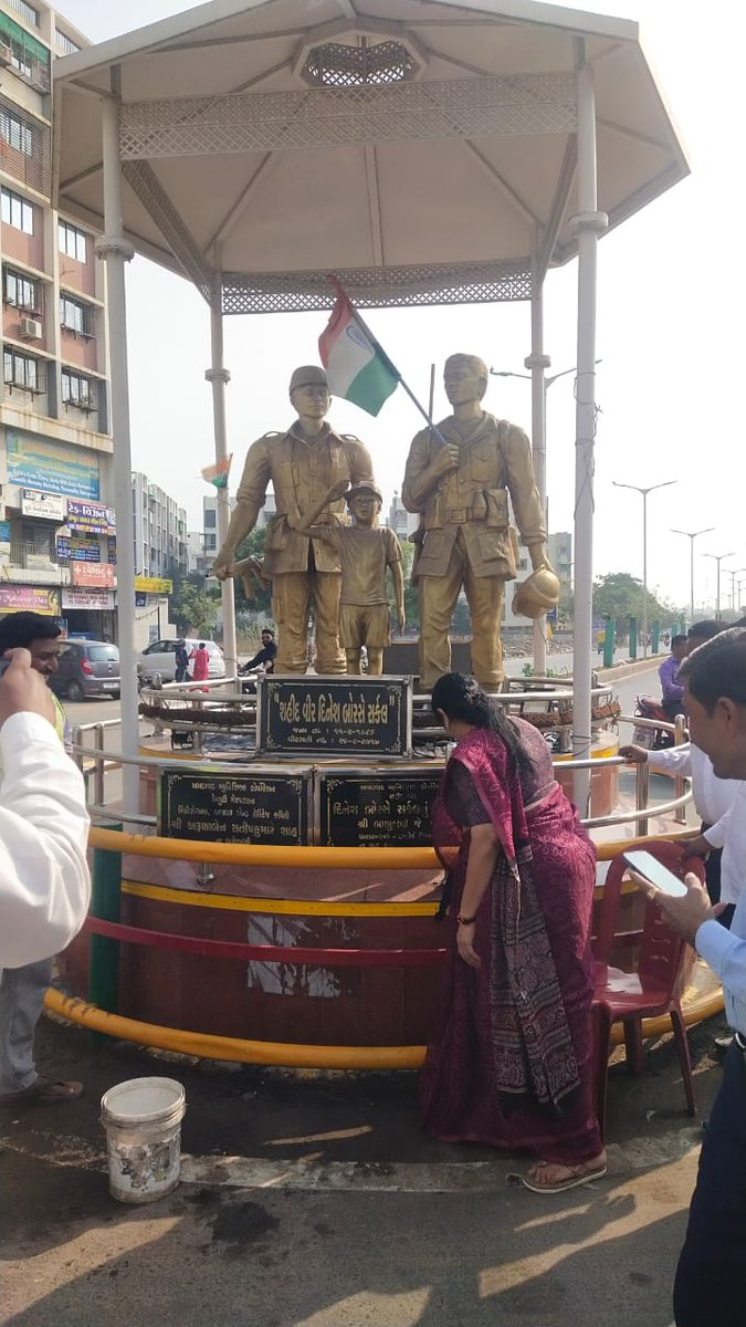 tejasB_AMC's tweet photo. As part of #Swachhta_hi_seva campaign by @AmdavadAMC Honorable office bearers,officers and citizens took part in Statue cleaning today at various locations of the city.
#MyCityMyPride #CleanAmdavad #SwachhGujarat2023 https://t.co/3gnXP84xNi