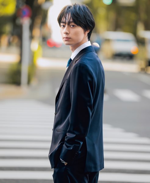 Oggi1月号に作間龍斗(HiHi Jets)さんが登場！ビジネススーツ姿で