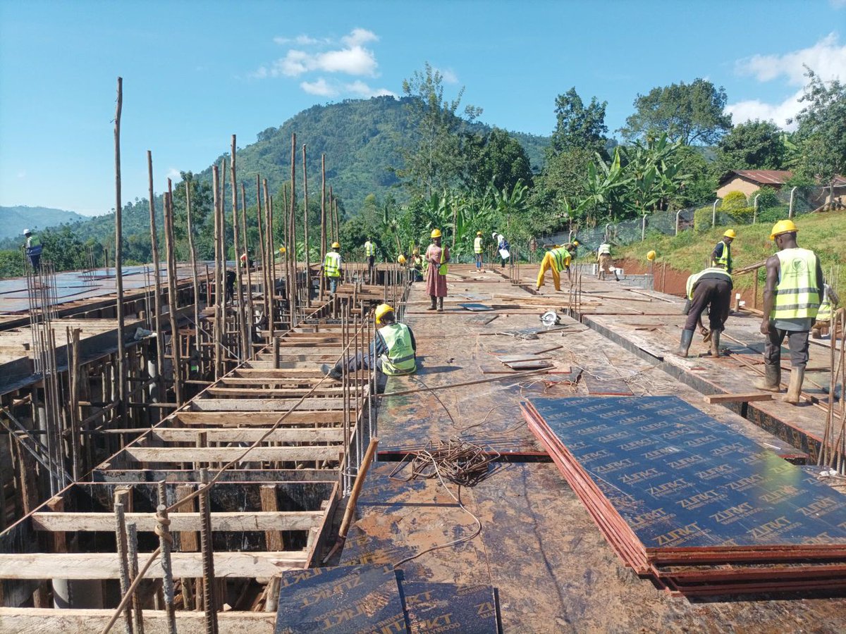 arclamackug's tweet image. Fridays are for site visits &amp;amp; changes.
Our team is geared up for on-site brilliance – from site analysis to drainage systems.
Ready to transform your vision?
🤙0708819961 / 0394824031.
Let&apos;s build excellence together!
#ConstructionFriday #SiteAnalysis #EngineeringExpertise