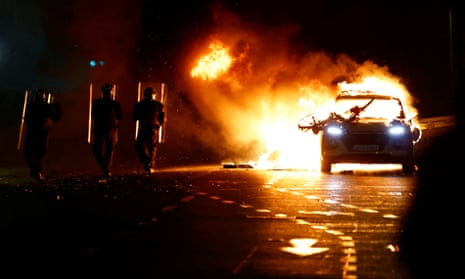 NewsAlgebraIND's tweet image. BIG BREAKING NEWS - Ireland 🇮🇪 people are burning immigration facilities &amp;amp; setting vehicles of illegal immigrants on fire amid riots following mass-stabbing attack 🔥

The unrest follows a stabbing spree by Algerian migrants 🇩🇿 who killed three young children &amp;amp; two adults outside…