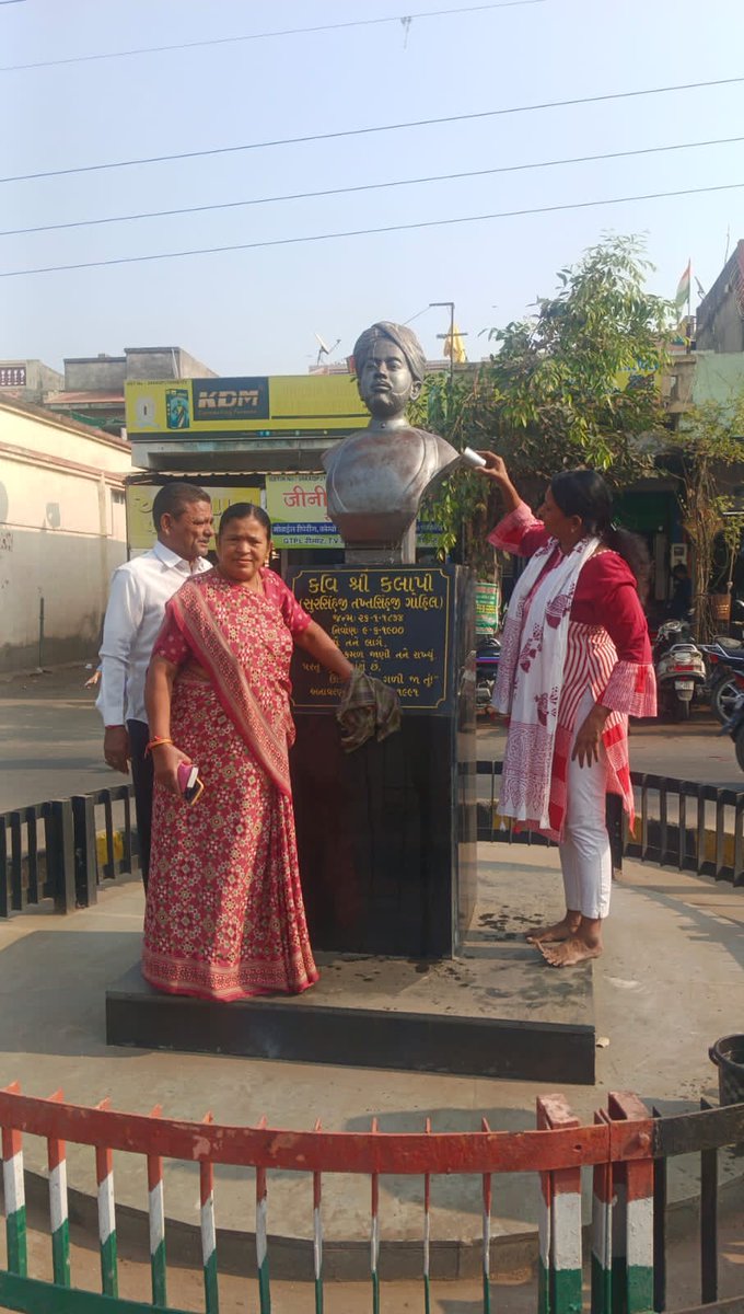 tejasB_AMC's tweet photo. As part of #Swachhta_hi_seva campaign by @AmdavadAMC Honorable office bearers,officers and citizens took part in Statue cleaning today at various locations of the city.
#MyCityMyPride #CleanAmdavad #SwachhGujarat2023 https://t.co/3gnXP84xNi