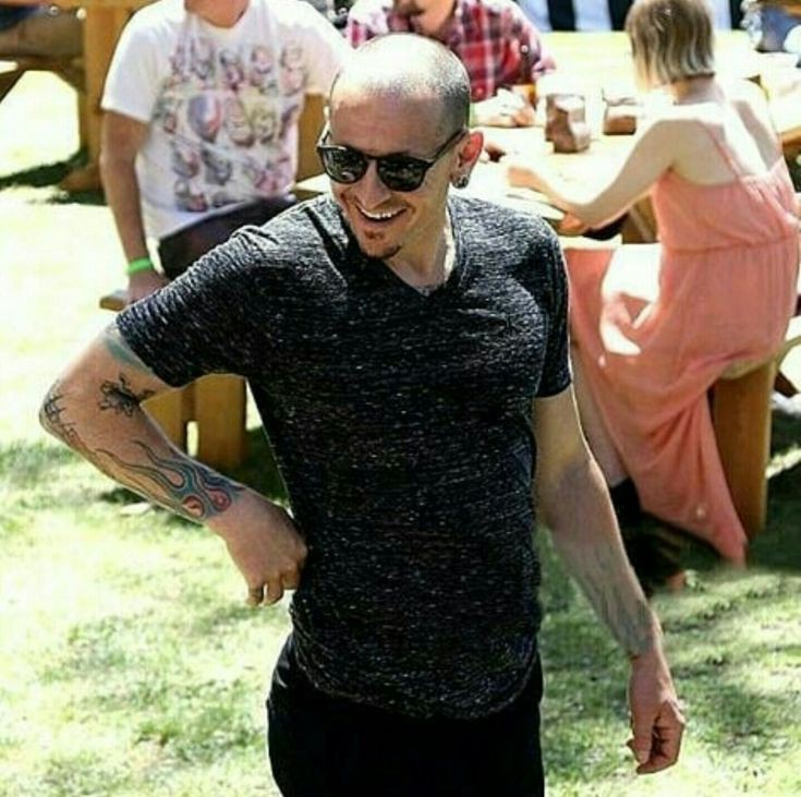 It's FRIDAY 🖤
#makechesterproud
#celebratechesterslife
#Lpfamily #Soldiers